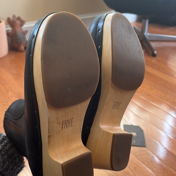 NWOT Frye Odessa Chelsea Boots - Picture 7 of 10